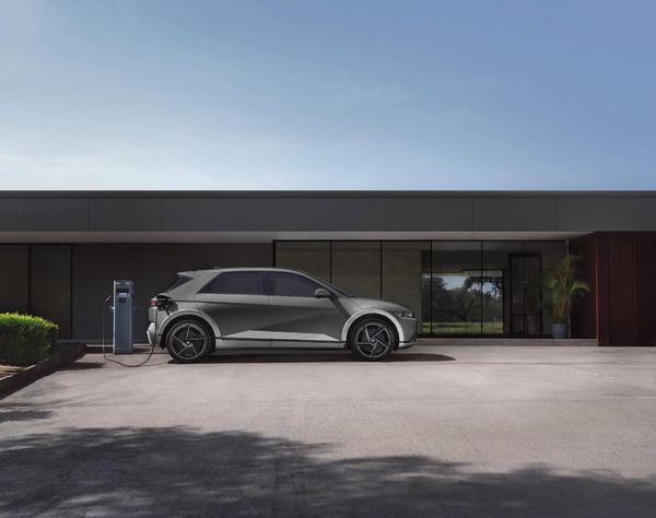 A Hyundai afirmou que o modelo será vendido com dois recarregadores por Hyundai/Divulgação