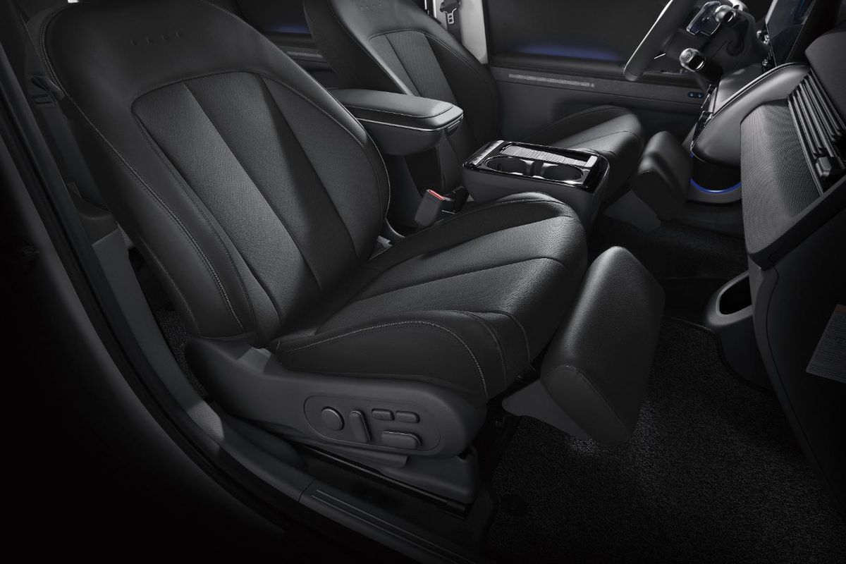Ambos os assentos dianteiros são ajustáveis eletricamente em oito pontos, com memorização por Hyundai/Divulgação