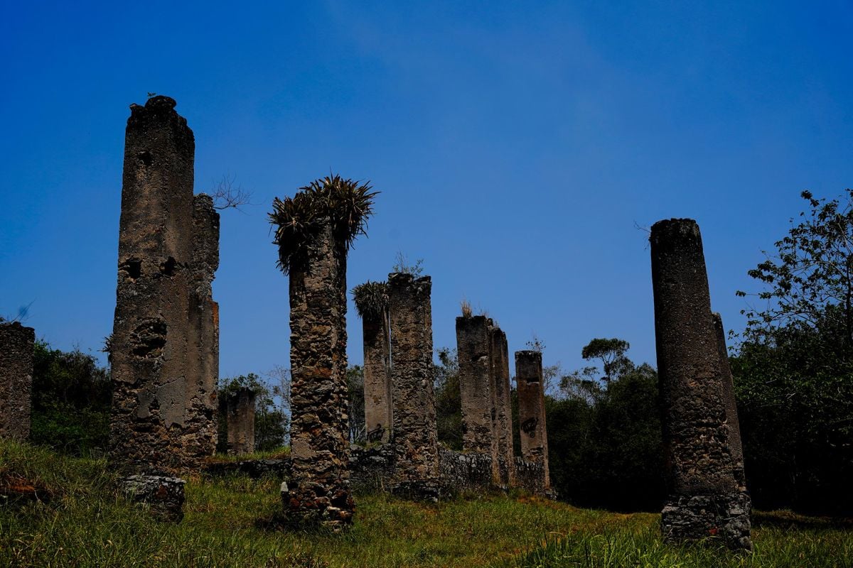 Ruínas do Rio Salinas, também conhecida como Ruínas Jesuíticas, é ponto turístico de Anchieta