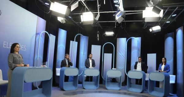 Casteglione,
Diego Libardi,
Léo Camargo e Lorena Vasques apresentaram suas propostas aos eleitores.  Já Ferraço não compareceu ao debate