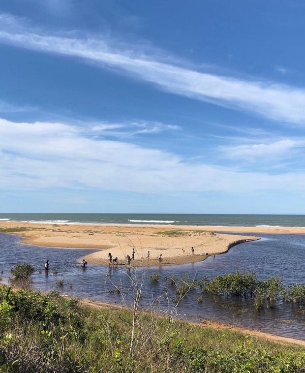 Praia de Urussuquara, em São Mateus