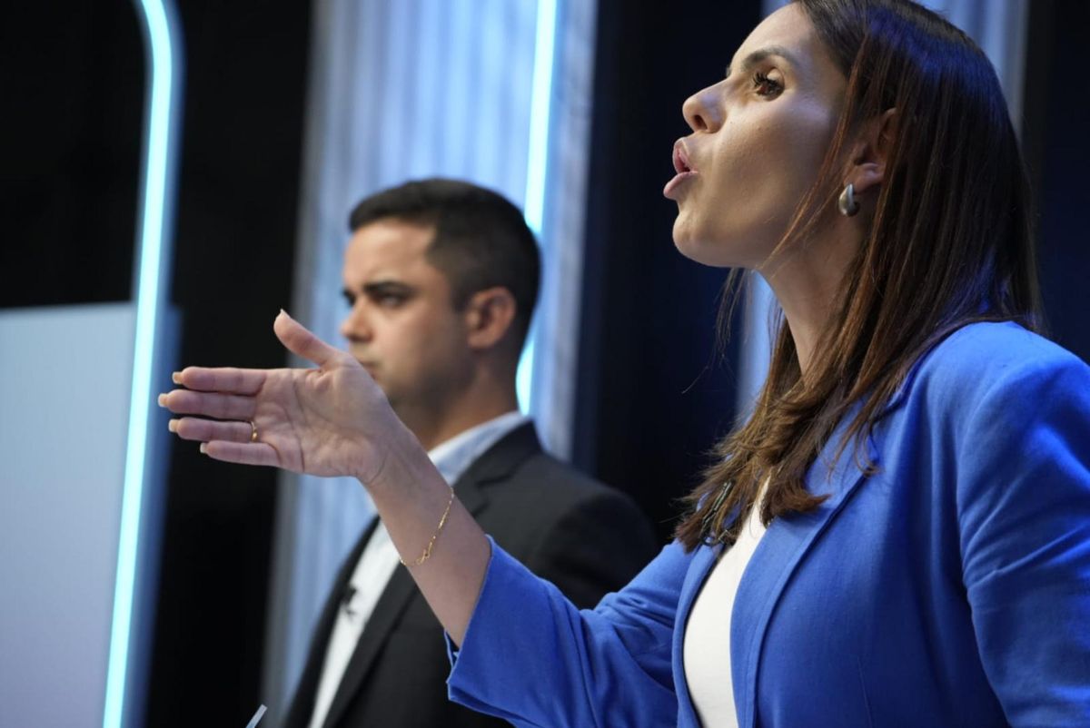 Candidatos a prefeito de  Cachoeiro de Itapemirim durante o debate da TV Gazeta  por Fermando Madeira 