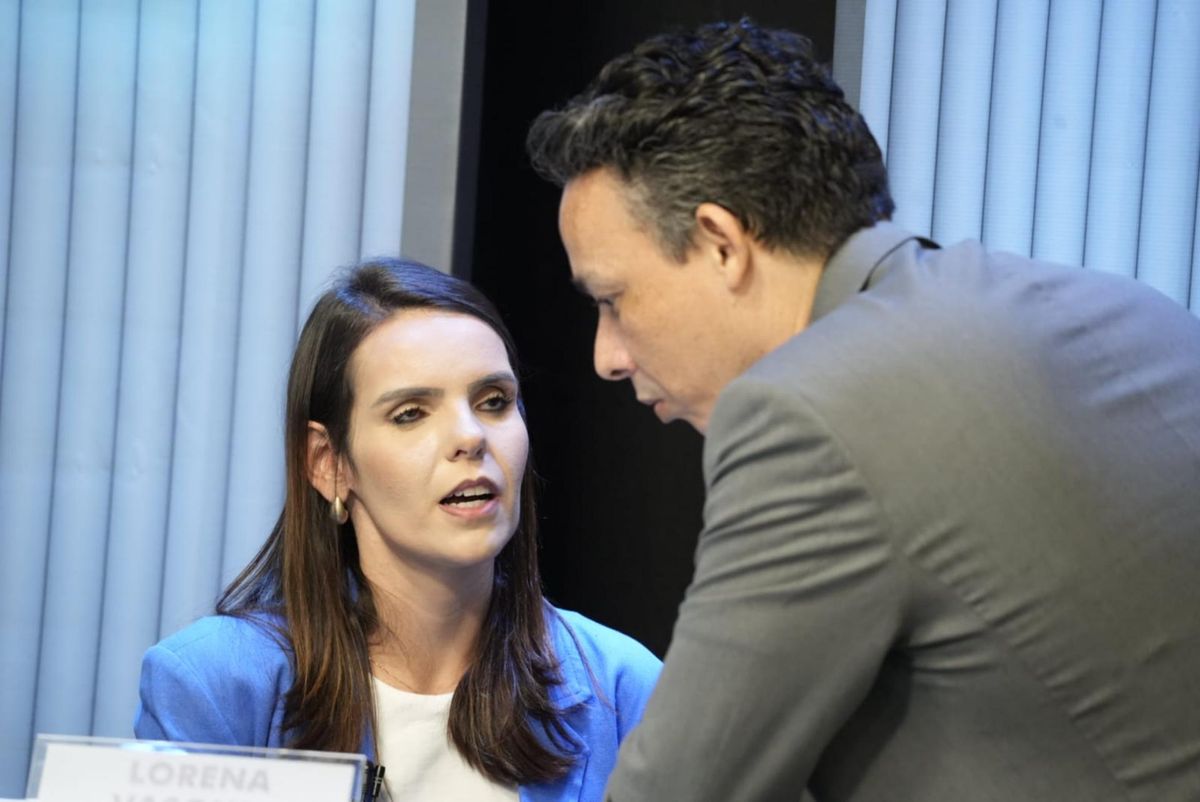 Candidatos a prefeito de  Cachoeiro de Itapemirim durante o debate da TV Gazeta por Fermando Madeira