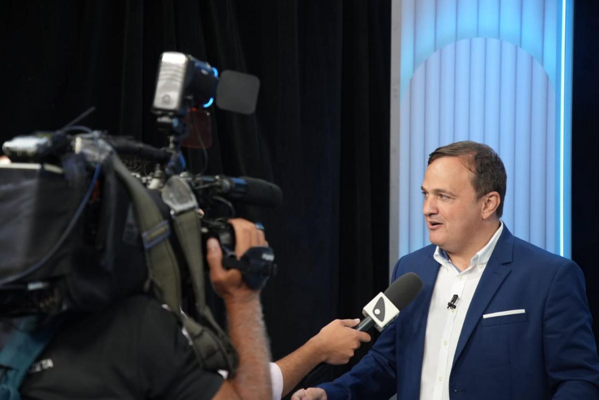 Candidatos a prefeito de  Linhares durante o debate da TV Gazeta  por Vitor Jubini