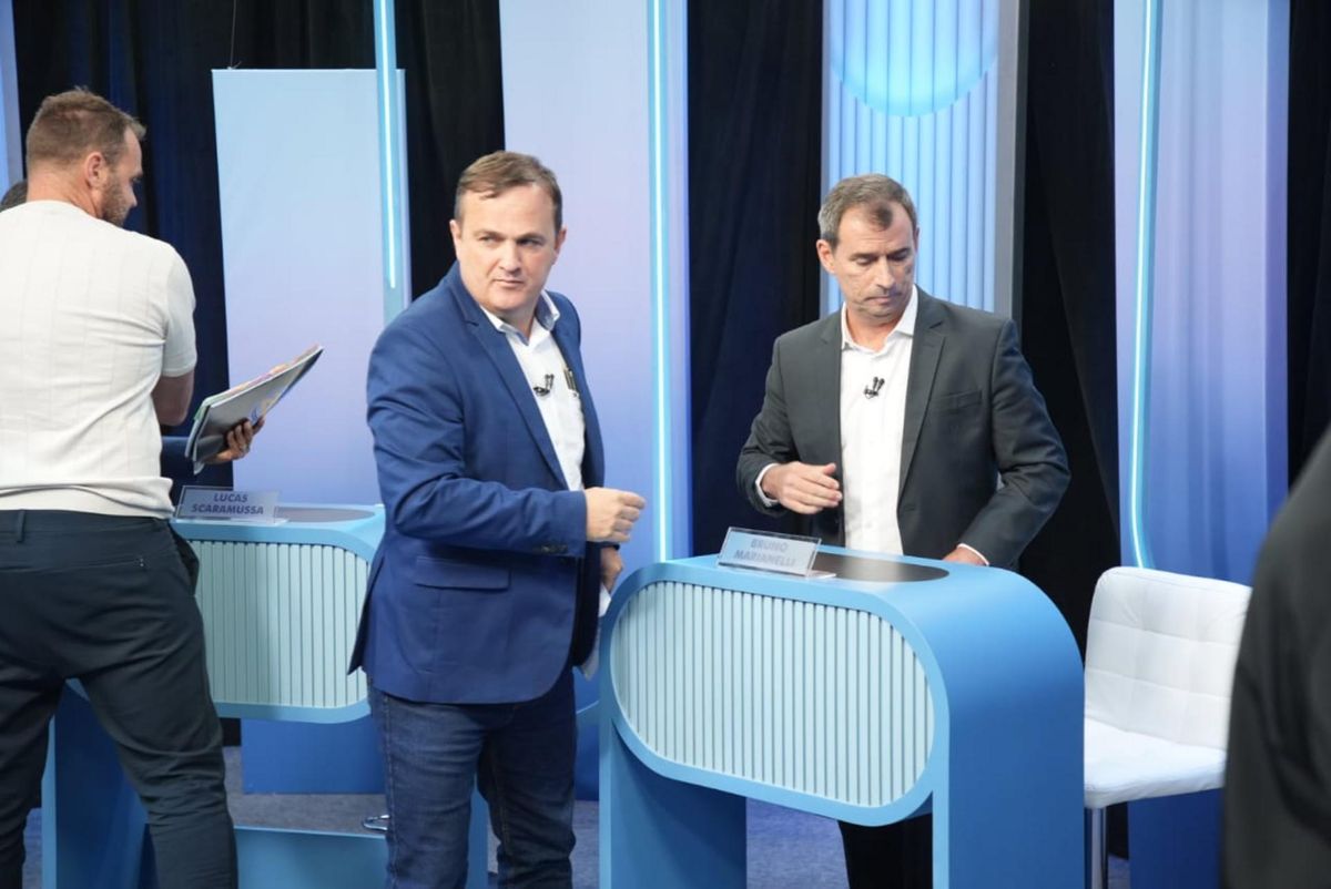 Candidatos a prefeito de  Linhares durante o debate da TV Gazeta  por Vitor Jubini