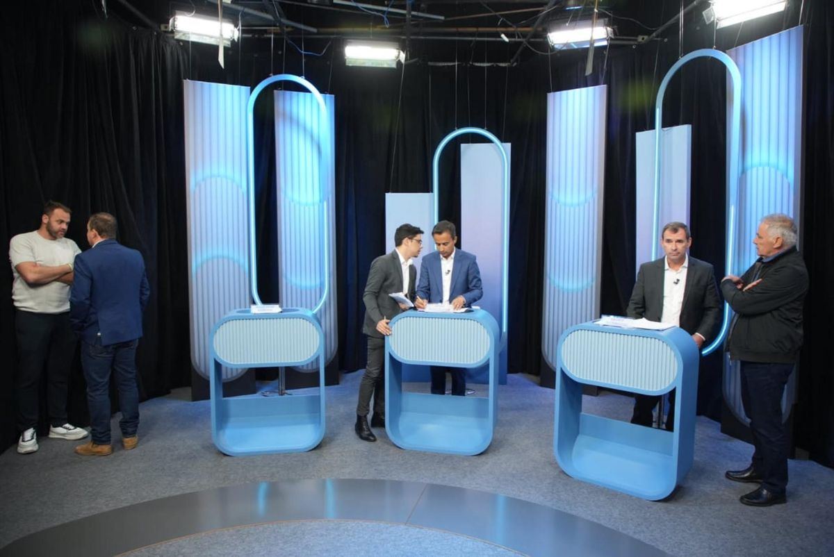 Candidatos a prefeito de  Linhares durante o debate da TV Gazeta  por Vitor Jubini