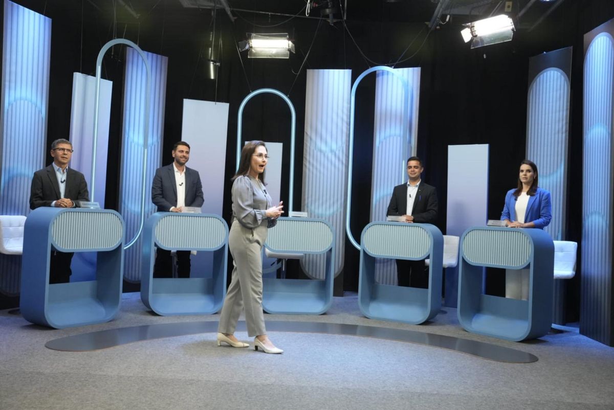 Candidatos a prefeito de Cachoeiro de Itapemirim durante o debate da TV Gazeta por Fernando Madeira