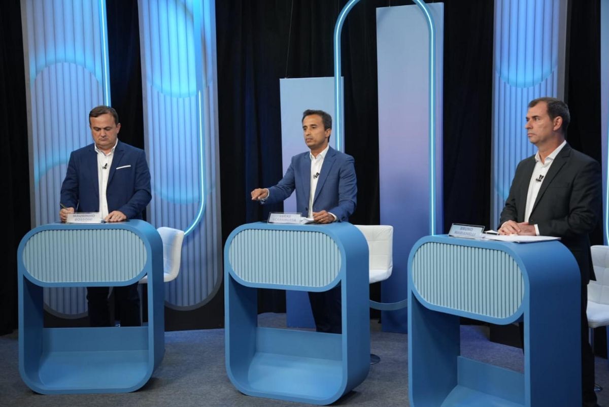 Candidatos a prefeito de Linhares durante o debate da TV Gazeta por Vitor Jubini    