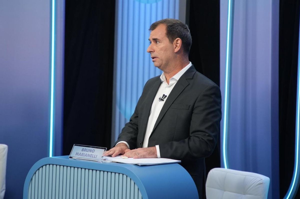Candidatos a prefeito de Linhares durante o debate da TV Gazeta por Vitor Jubini    