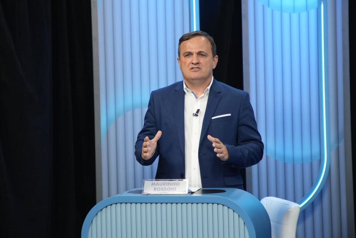 Candidatos a prefeito de Linhares durante o debate da TV Gazeta por Vitor Jubini
