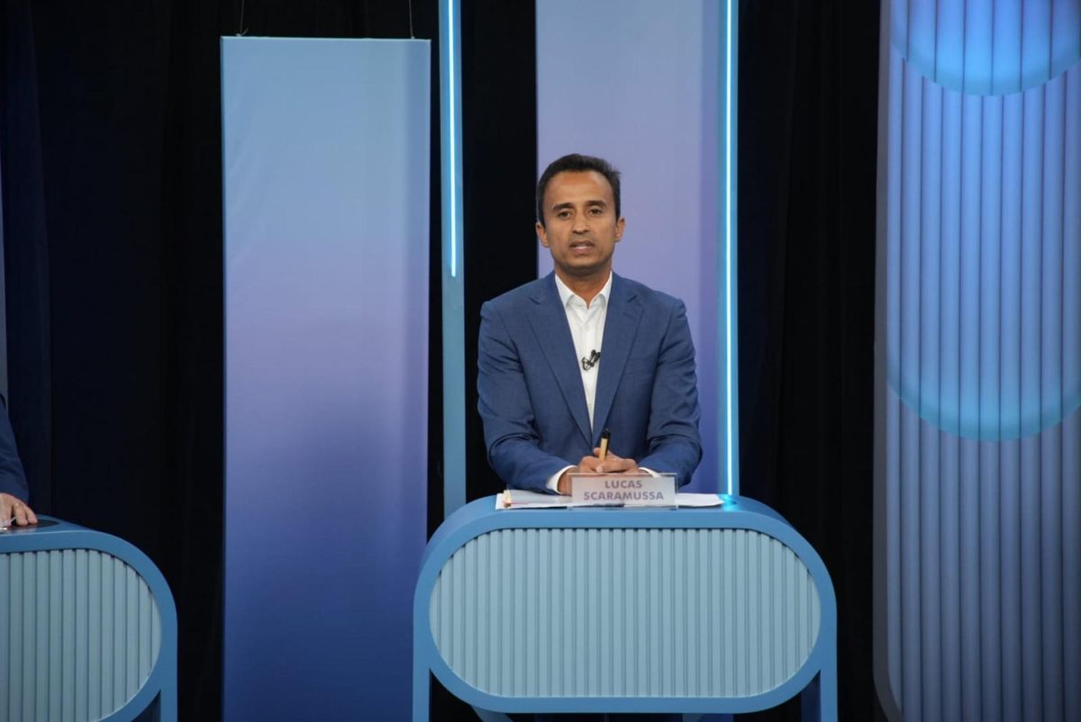 Candidatos a prefeito de Linhares durante o debate da TV Gazeta por Vitor Jubini