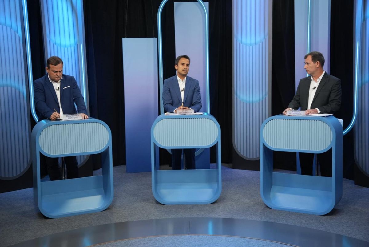 Candidatos a prefeito de Linhares durante o debate da TV Gazeta por Vitor Jubini