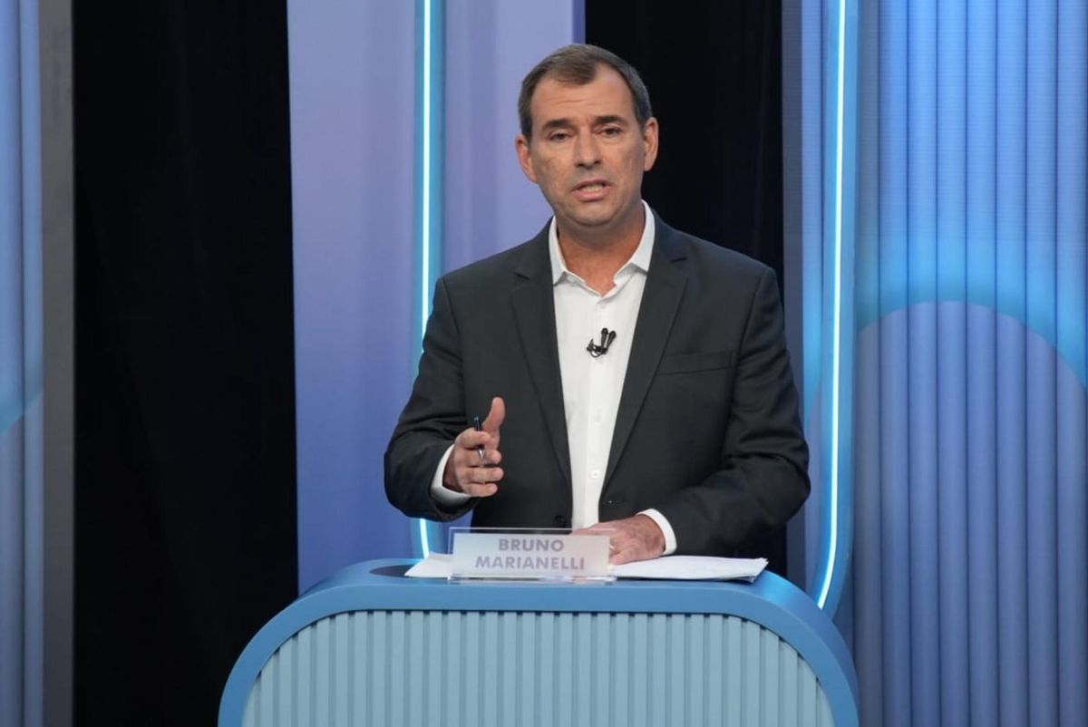 Candidatos a prefeito de Linhares durante o debate da TV Gazeta por Vitor Jubini