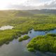 A Amazônia atrai os turistas por suas paisagens deslumbrantes e riqueza cultural (Imagem: Valentin Ayupov | Shutterstock)