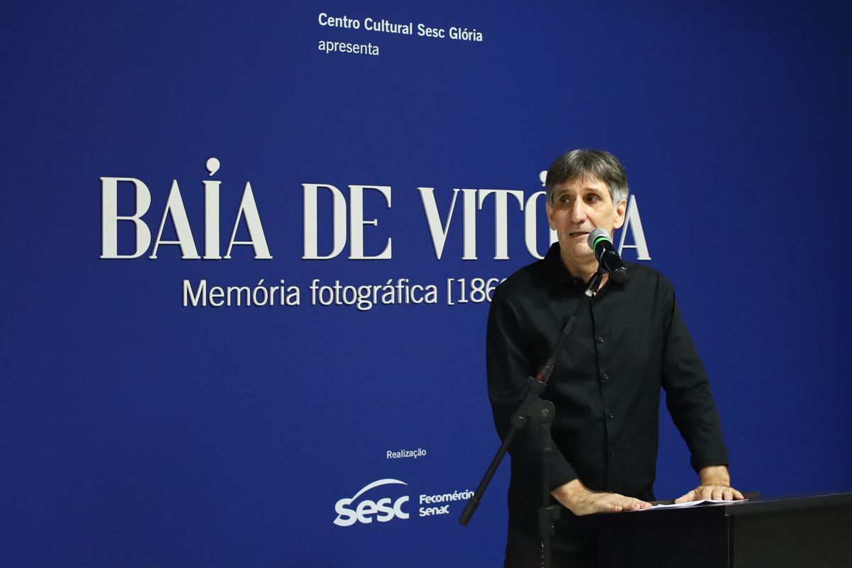 Paulo de Barros, curador das exposições fotográficas “Memória Fotográfica da Baía de Vitória” e “A Era da Imagem Analógica”, no Sesc Glória.