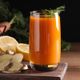 Suco de laranja com cenoura e gengibre (Imagem: CreatoraLab | Shutterstock)