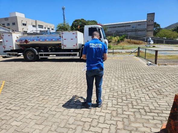 Suspeitos lançam artefato explosivo no hangar do Notaer durante enterro de adolescente morto em Vitória por Divulgação |  Polícia Científica