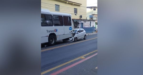 Segundo a Guarda Municipal, o carro, que estava a serviço da Prefeitura de Vitória, colidiu com a parte traseira do coletivo na tarde desta quarta-feira (2)