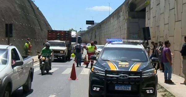 Amigos da vítima contaram que Manoel tinha saído de moto da sede da empresa em que trabalhava e seguia para um galpão da mesma empresa quando a batida aconteceu