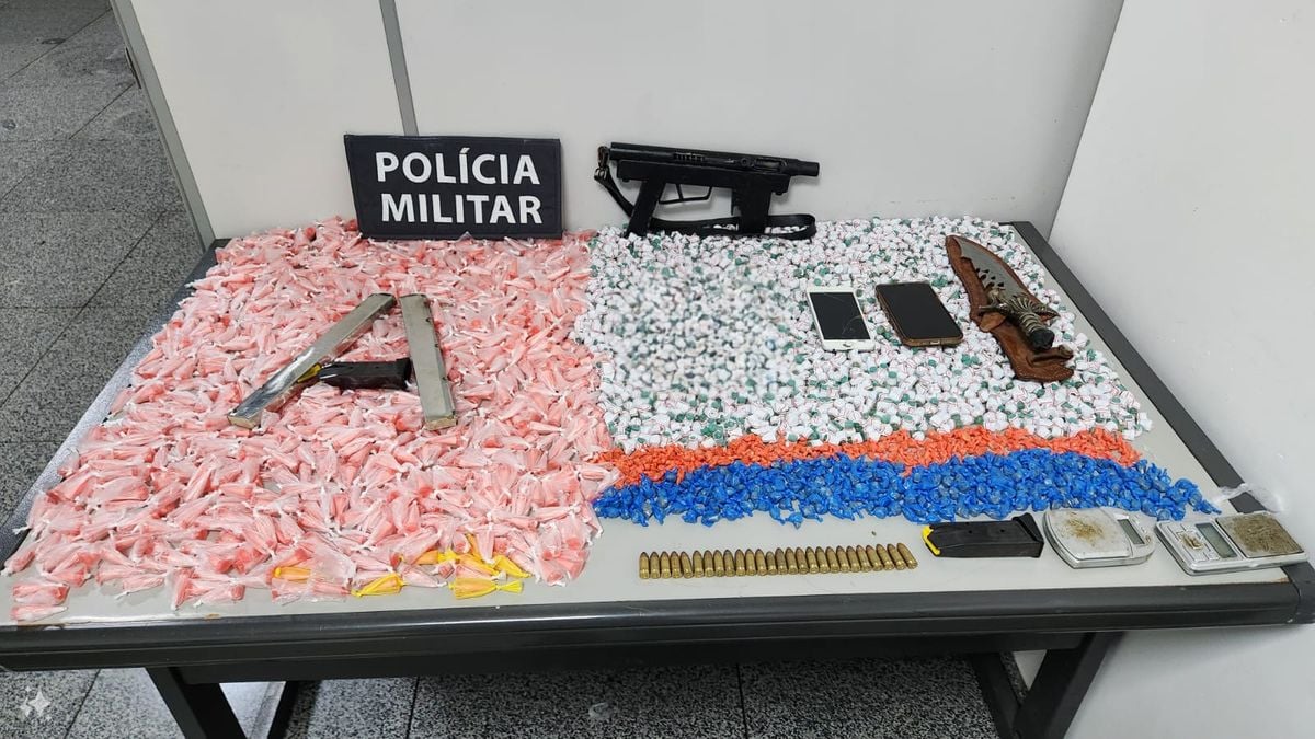 Mais de 1.700 pedras de crack e quase mil pinos de cocaína foram apreendidos