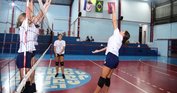 Dispor de quadras, piscinas e salas de dança, além de equipamentos esportivos, permite ao Centro Educacional Leonardo da Vinci oferecer atividades diversificadas aos alunos, estimulando a busca por uma vida ativa