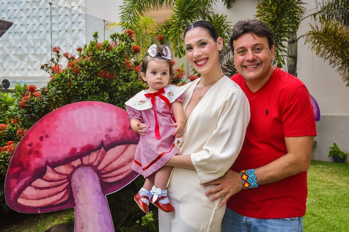 Paula Baião e Aloizio Faria: celebrando o 1º aniversário de Maria Teresa, na Ilha do Frade