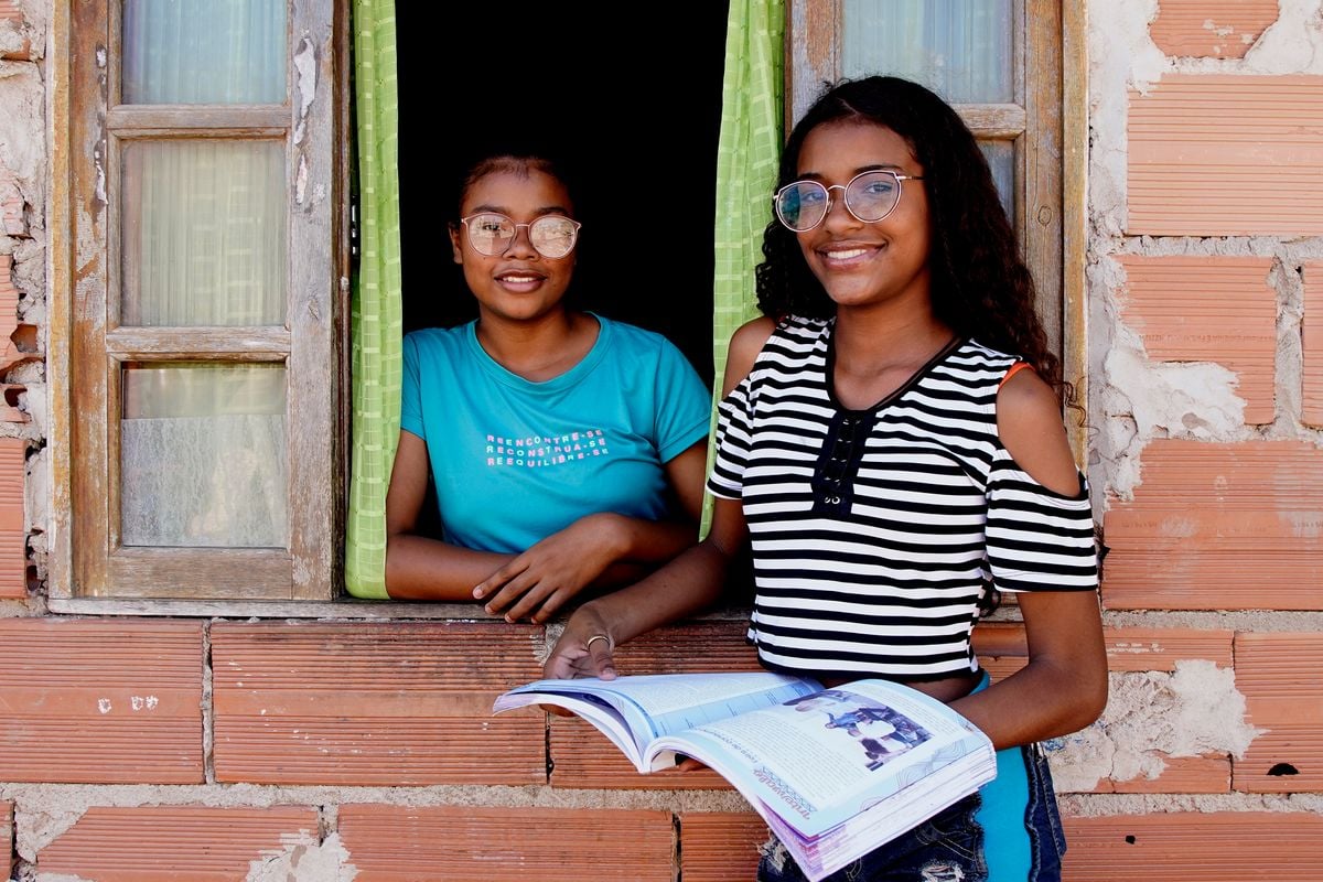 Giovanna Negreiro e Beatriz Januário são crianças atendidas pelo projeto 'De Olho no Futuro'