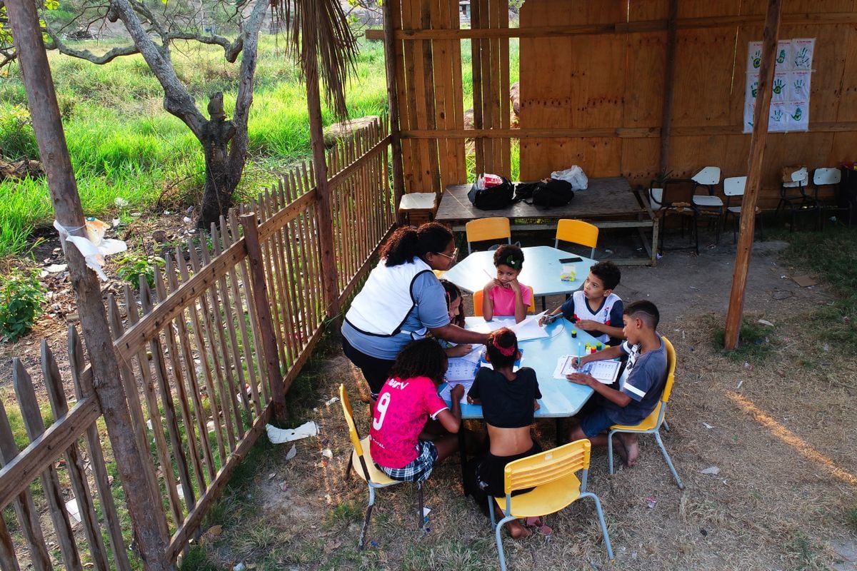 Projeto social Fome de Leitura na Ocupação Vila Esperança, em Terra Vermelha