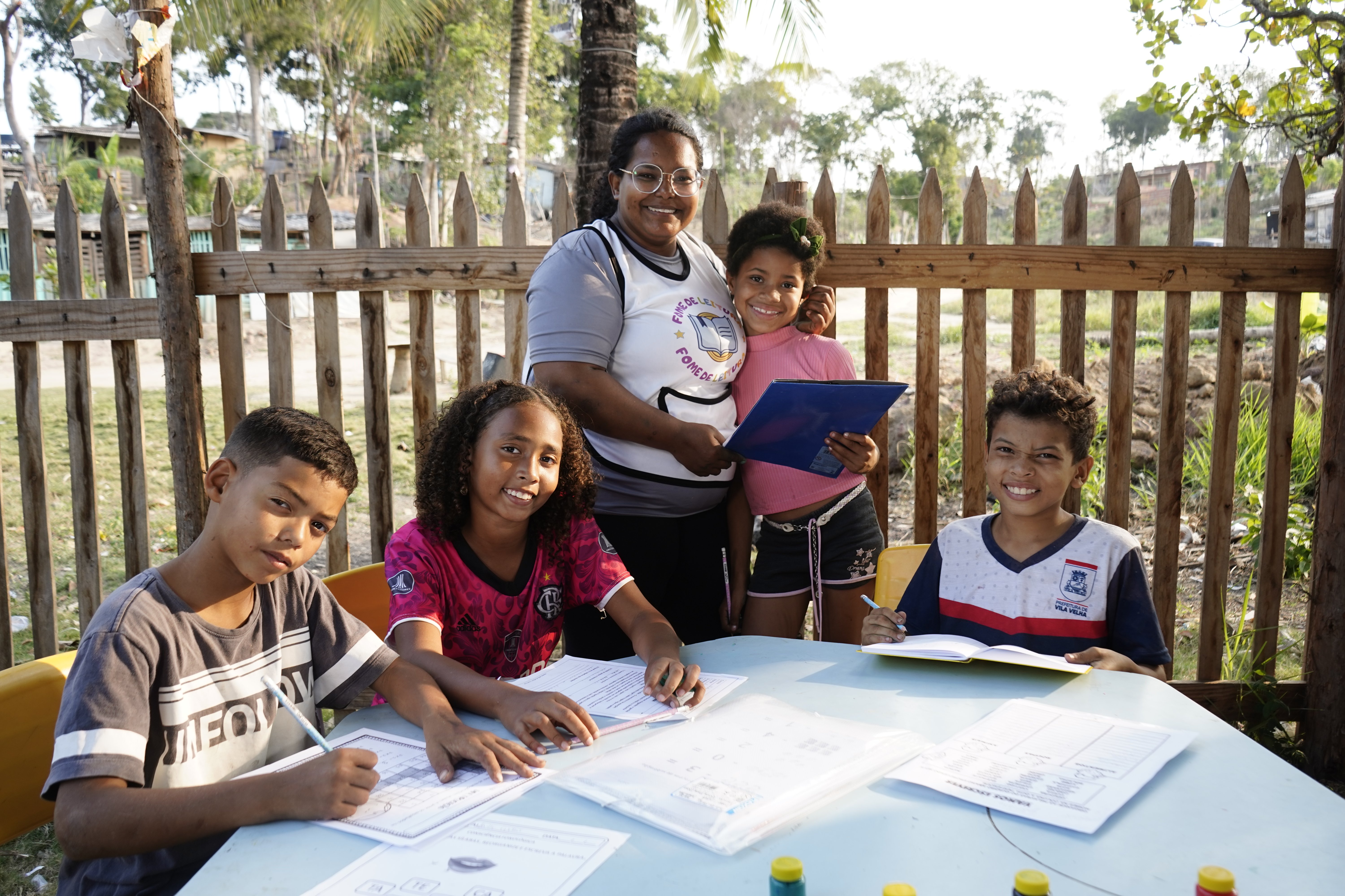 Projeto social Fome de Leitura na Ocupação Vila Esperança, em Terra Vermelha