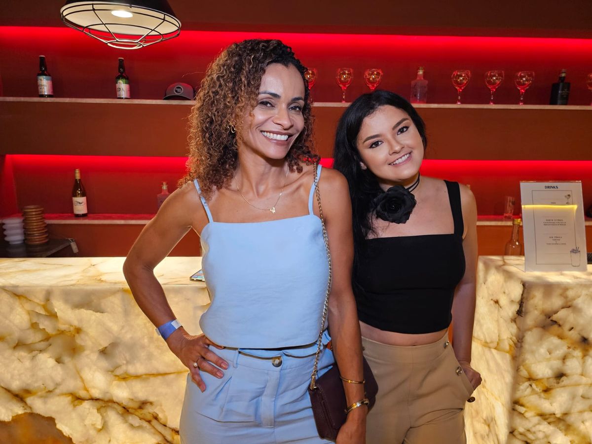 Daniela Carla e a irmã Junia Souza