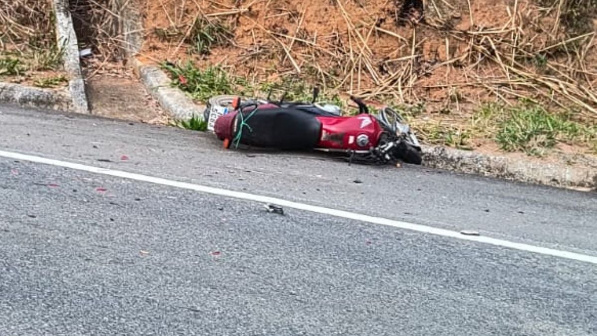 Acidente entre duas motos resultou em duas mortes.