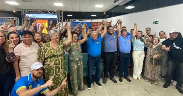 Prefeito eleito se reuniu com familiares e apoiadores políticos em cerimonial para comemorar a vitória no município do Sul capixaba