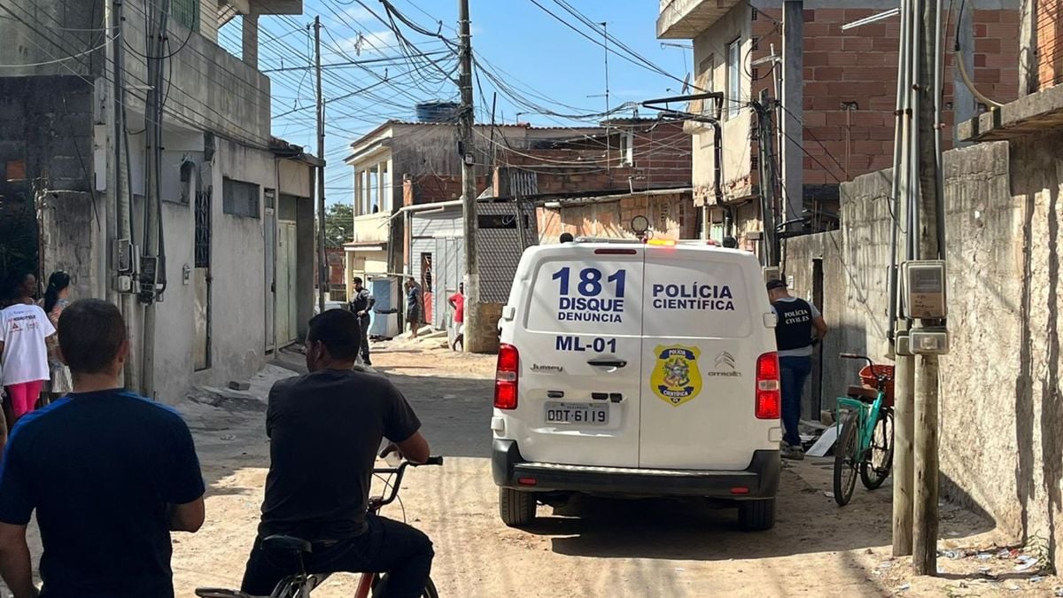 A perícia da Polícia Científica foi acionada para atender a ocorrência de homicídio no bairro São Diogo, na Serra