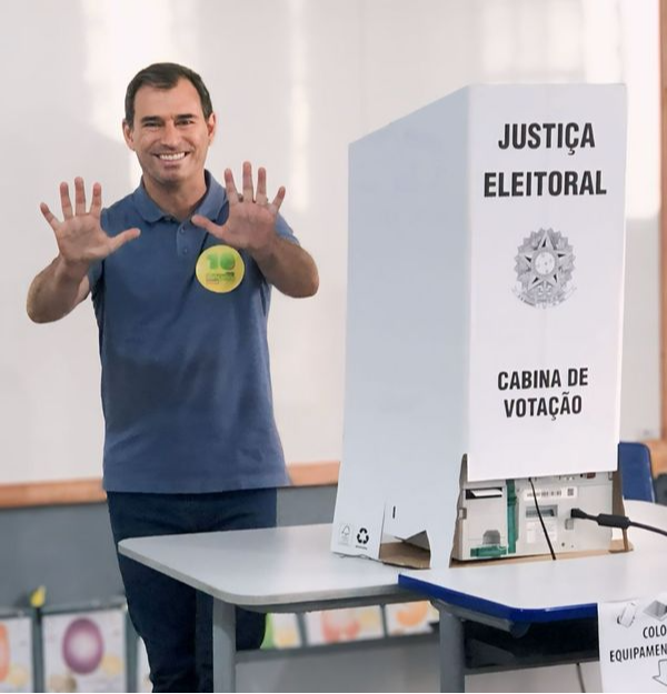 Candidato a reeleição, Marianelli vai às urnas em Linhares. Crédito: Alexandre Araújo