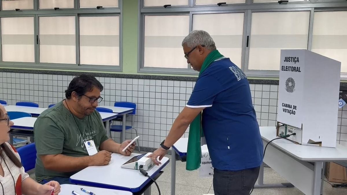 Candidato a prefeito Luciano Merlo (PL) votou em Colatina pela manhã