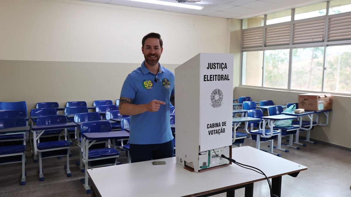 Candidato a prefeito, Renzo Vasconcellos (PSD) votou no IFES de Colatina