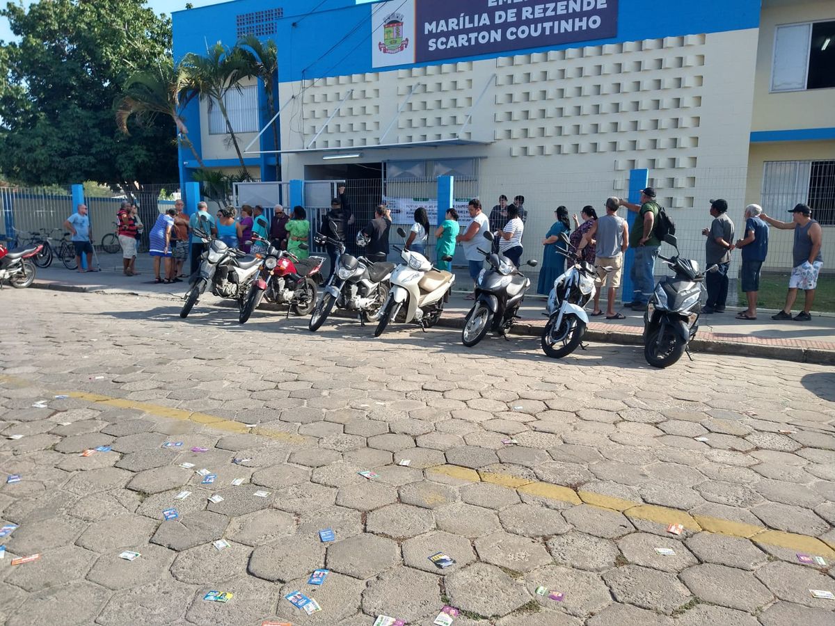 Fachada da Escola Marília de Rezende Scarton Coutinho. Linhares. 