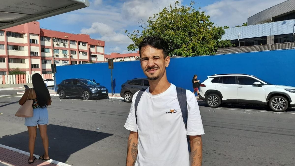 Luan Marques Cavalcante, de 32 anos, foi o primeiro a entrar para votar na escola SEB, em Vila Velha