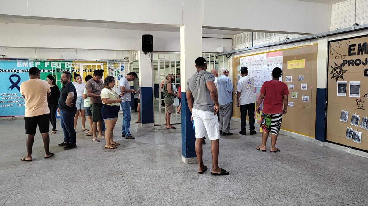 Na EMEF Feu Rosa, local de votação com maior número de eleitores da Serra, clima segue tranquilo, sem registro de ocorrências. 