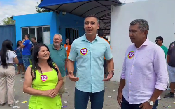 O candidato Weverson Meireles, votou na EMEF Sônia Regina em Serra Dourada I, às 10h.
