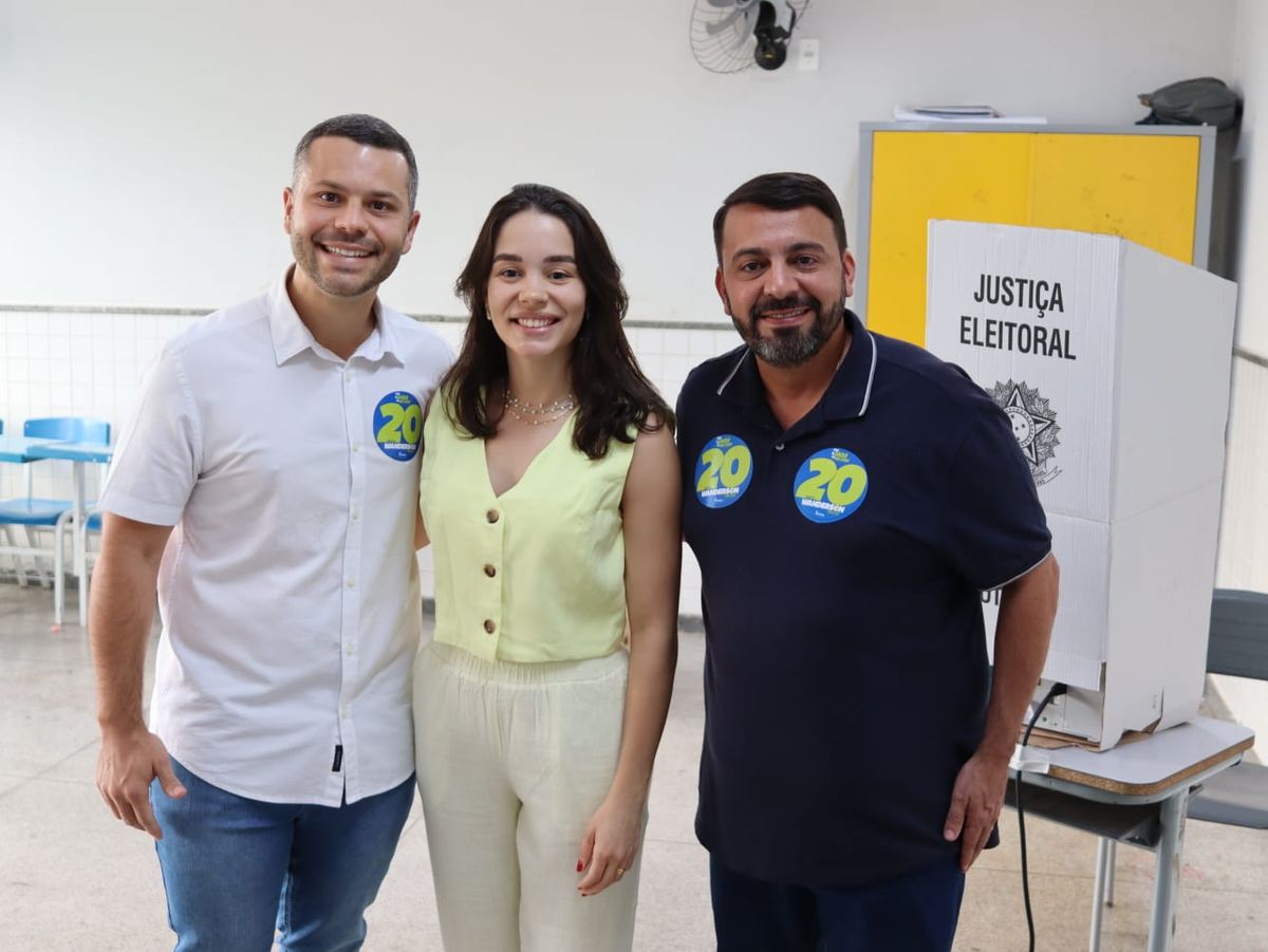 O prefeito de Viana e candidato à reeleição, Wanderson Bueno, votou ainda pela manhã