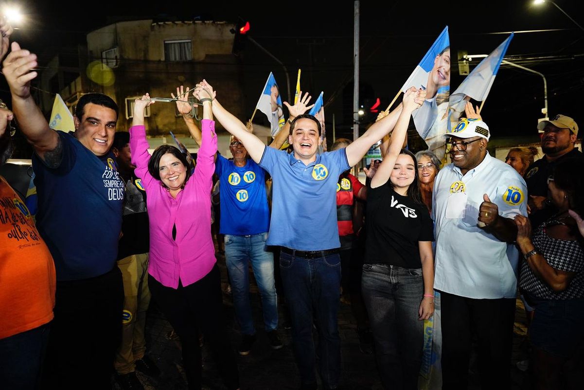Lorenzo Pazolini comemora sua reeleição à prefeitura de Vitória por Vitor Jubini