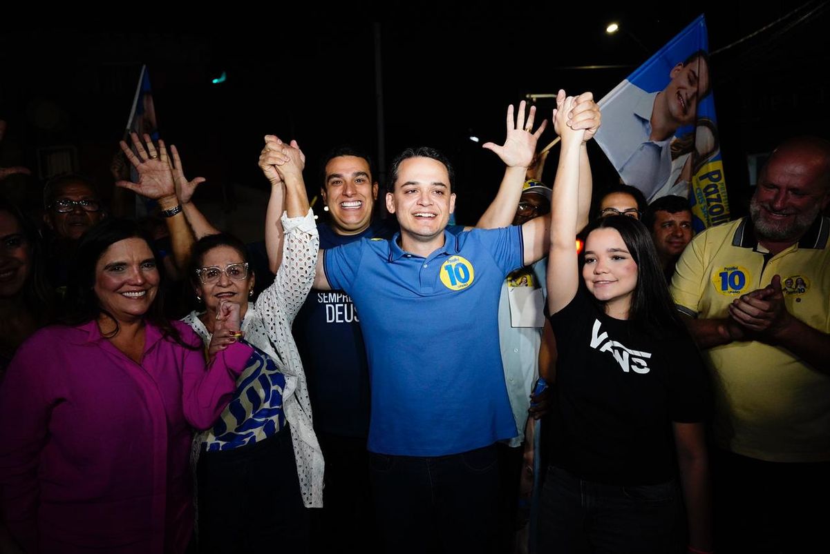 Lorenzo Pazolini comemora sua reeleição à prefeitura de Vitória por Vitor Jubini