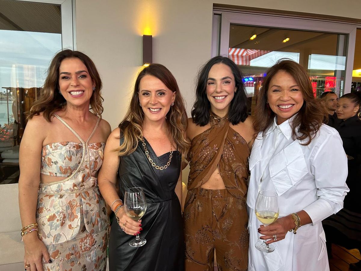 Flávia Abaurre, Juliana Magalhães, Carol Neves e Ana Clark