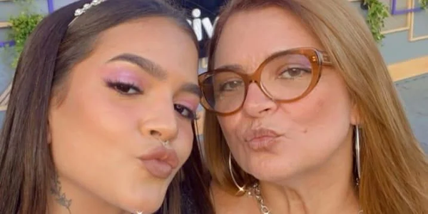 Mel Maia e sua mãe Debora Maia de Sousa em pose para o Instagram
