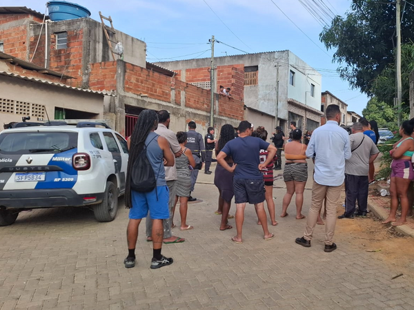 Triplo homicídio aconteceu na rua Itabira, no bairro Santa Rosa, em Cariacica