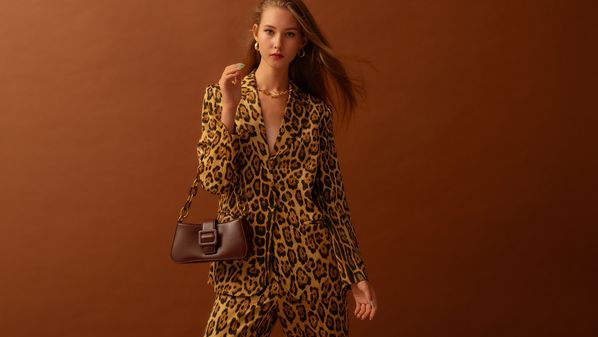 Roupas de onça, zebra e cobra estiveram nas passarelas dos grandes desfiles de moda e circulam ostensivamente pelas ruas do mundo todo