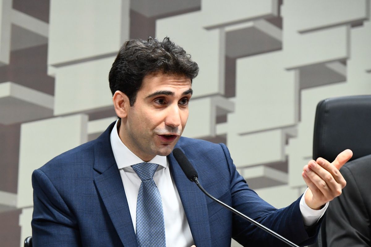 Em pronunciamento, à mesa do Senado, indicado para exercer o cargo de presidente do Banco Central do Brasil (BC), Gabriel Galípolo.