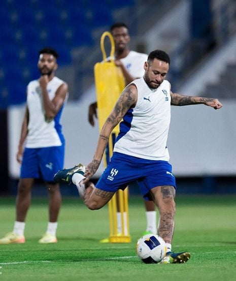 Neymar chega a um ano fora por lesão grave, e seleção escancara dependência