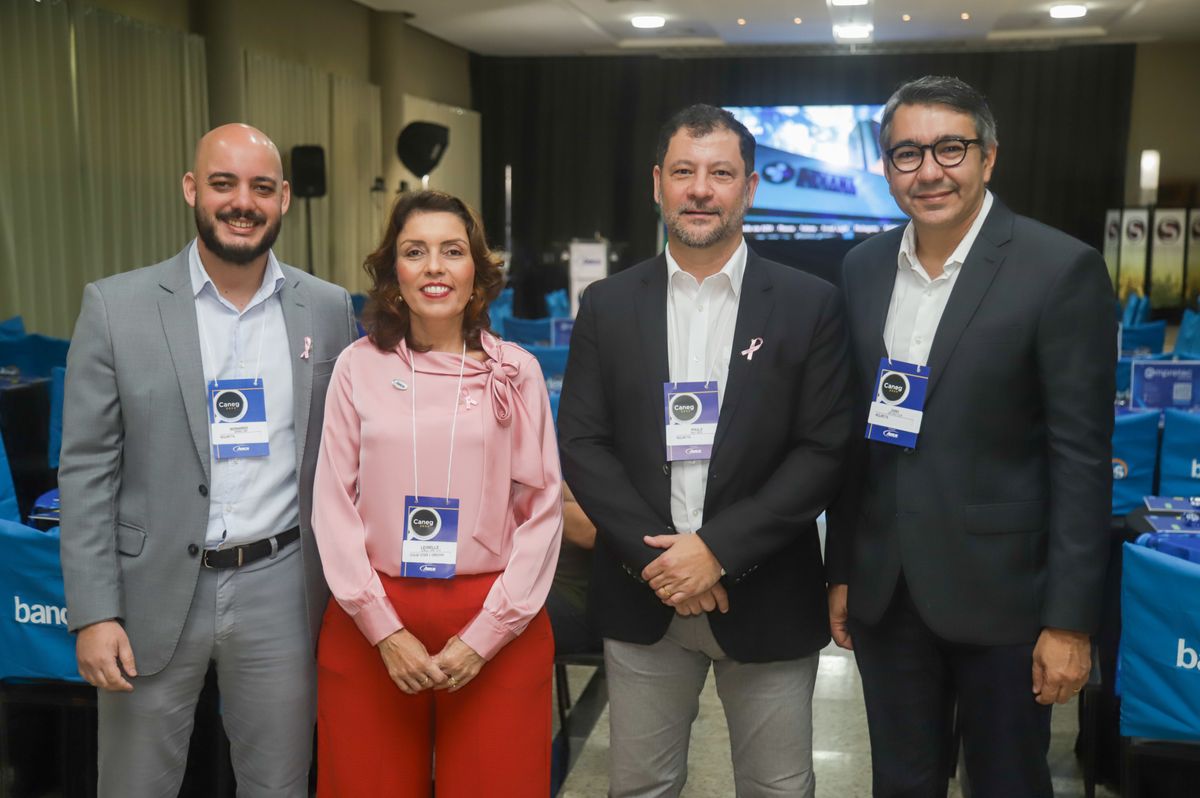 A vice-presidente da Ases, com Bernarde Enne, Paulo Wanick e João Bosco Silva da ArcellorMittal